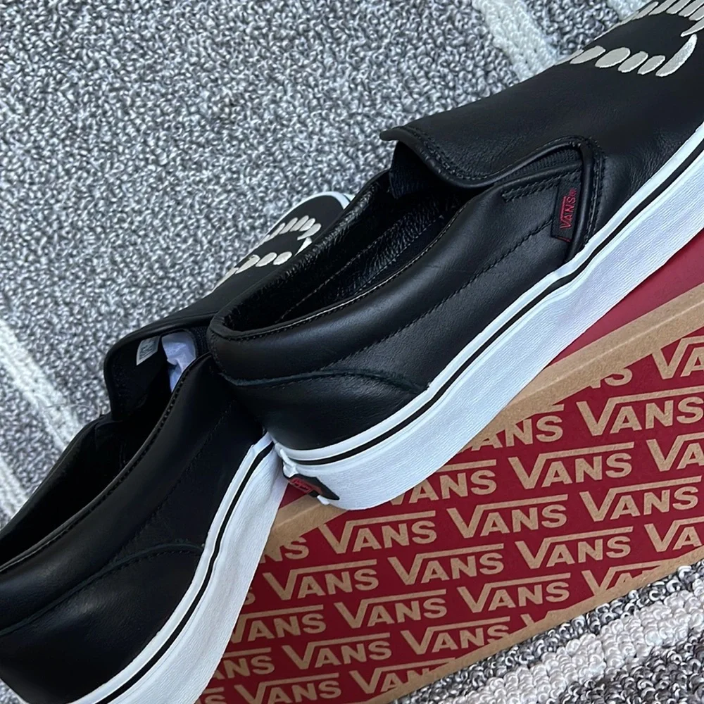 Vans Classic Slip-On Fangs Black/True White MENS - Picture 15 of 16